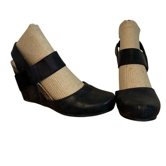 Pierre Dumas Vintage Black Leather Ankle Strap Covered Toe Wedge Heels 6.5 - Picture 1 of 10